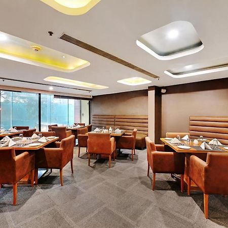 Quality Inn Ґурґаон Екстер'єр фото