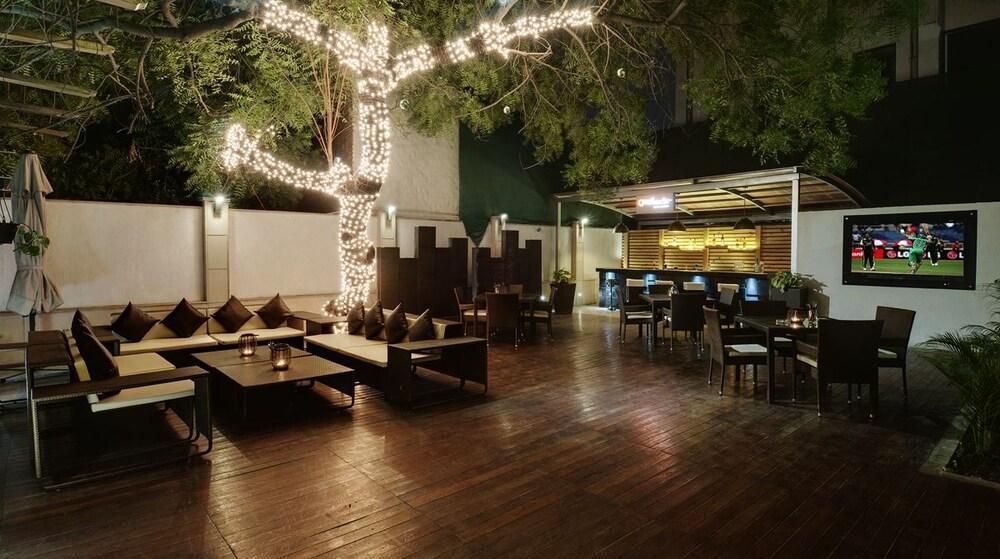 Quality Inn Ґурґаон Екстер'єр фото