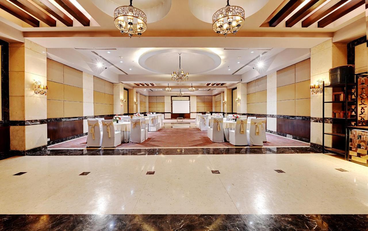 Quality Inn Ґурґаон Екстер'єр фото