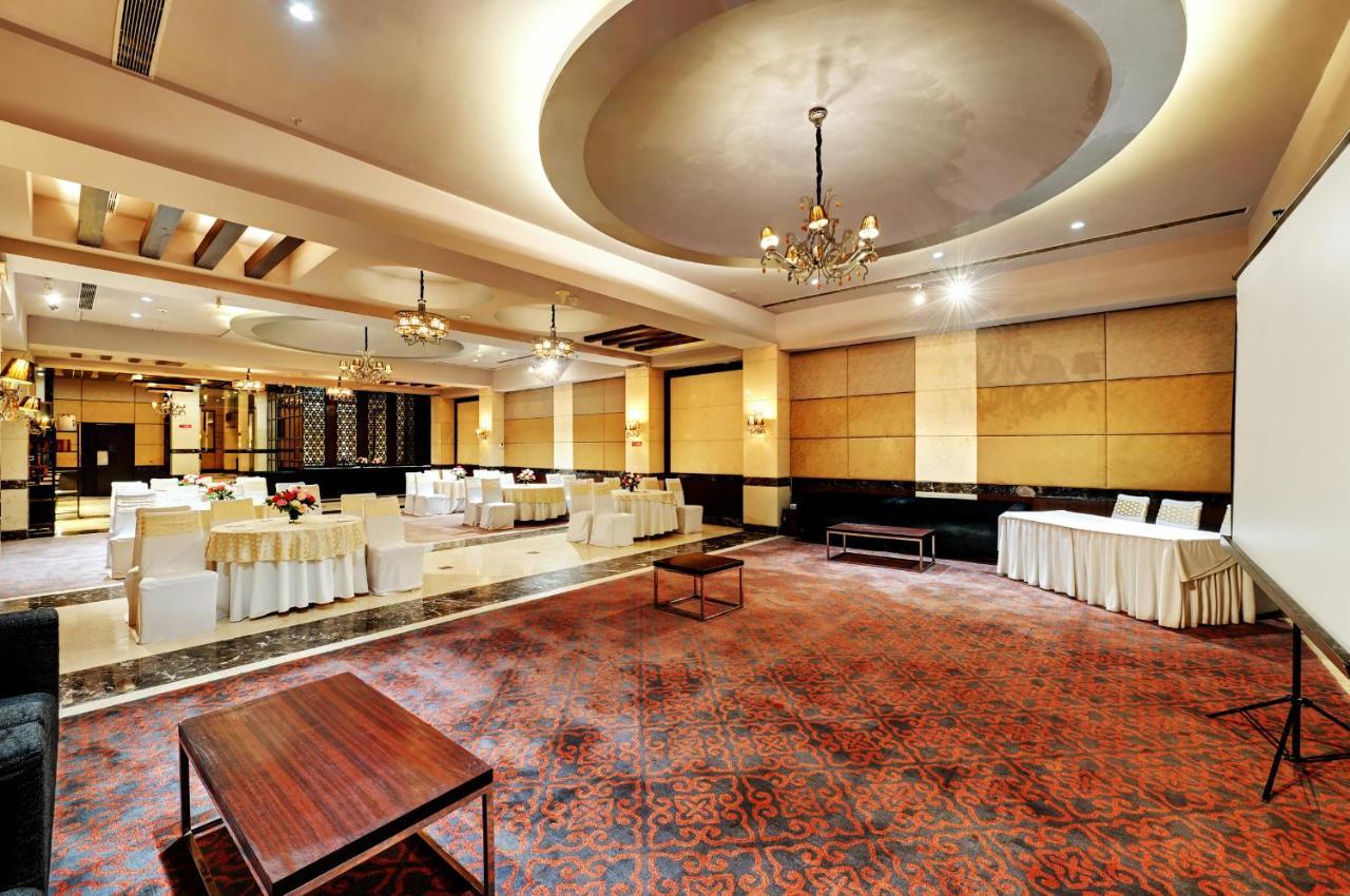 Quality Inn Ґурґаон Екстер'єр фото