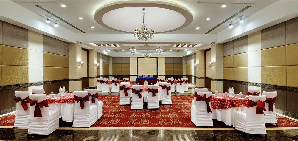 Quality Inn Ґурґаон Екстер'єр фото