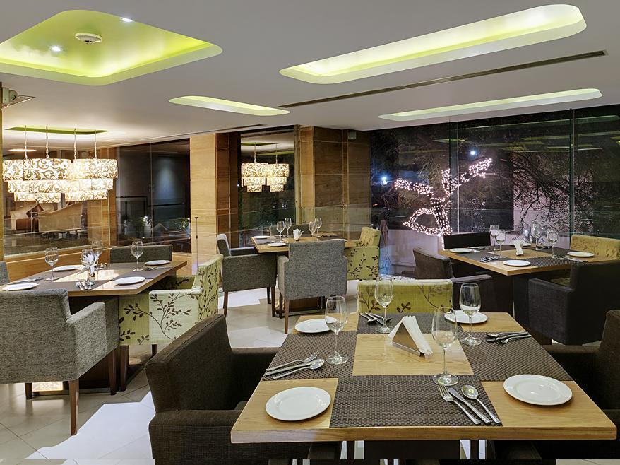 Quality Inn Ґурґаон Екстер'єр фото