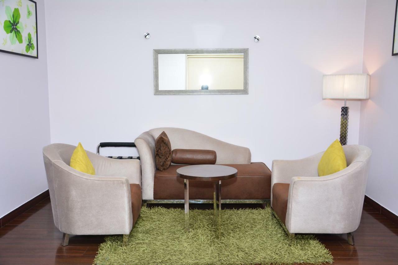 Quality Inn Ґурґаон Екстер'єр фото
