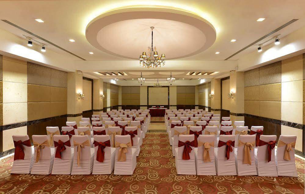 Quality Inn Ґурґаон Екстер'єр фото