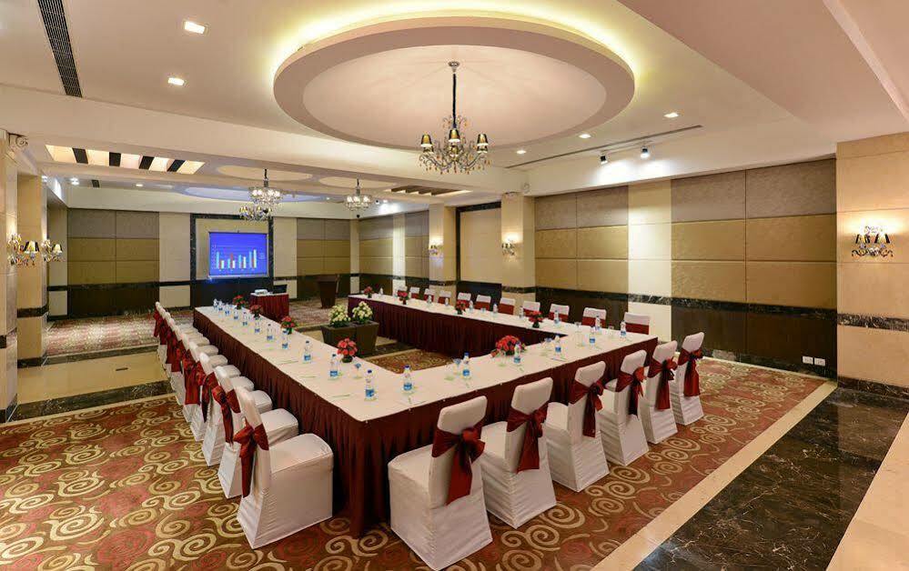 Quality Inn Ґурґаон Екстер'єр фото